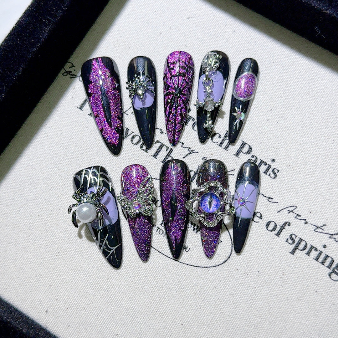 Gothic-inspirierte dekorative Nagelkunst-Tipps