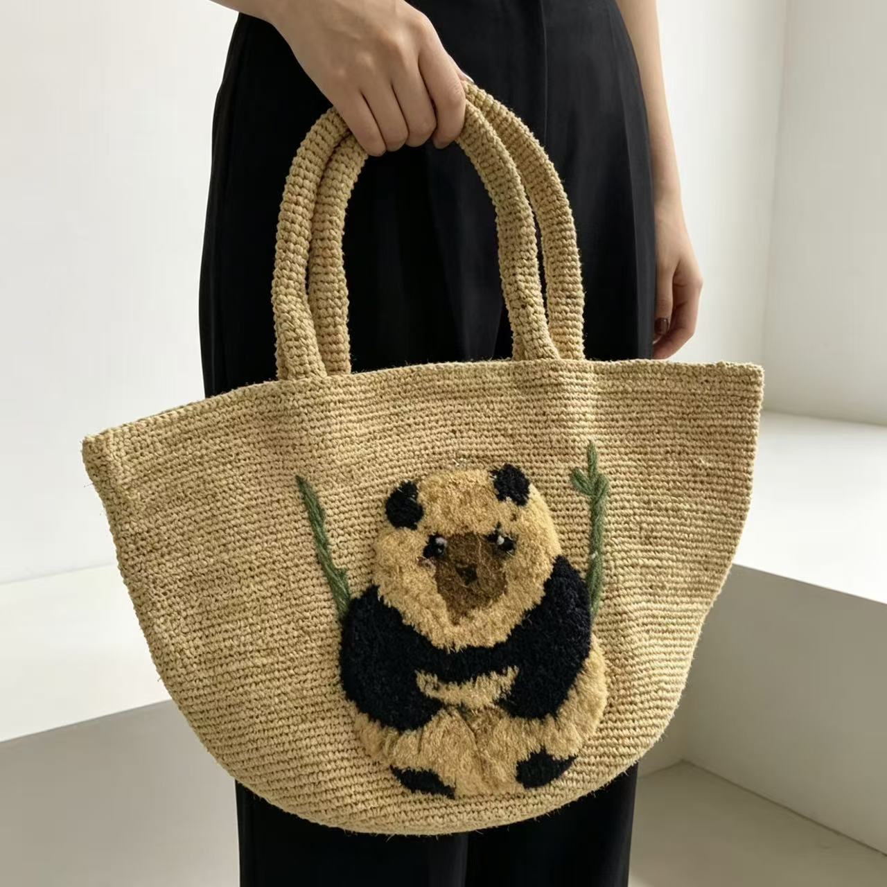 Südseetaugliche Korbtasche mit Pandamotiv Brehn