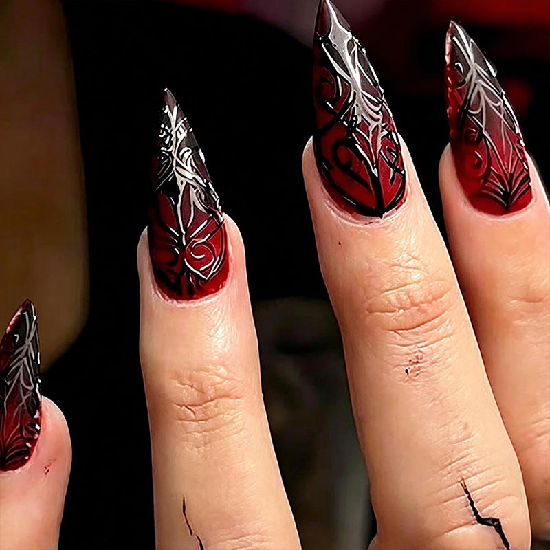 Kunstnägel mit elegantem Gothic-Muster Brehn