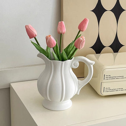 Eleganter dekorativer Blumenkrug für die Hauseinrichtung