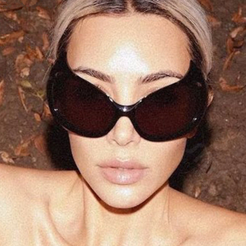 Damen futuristische Sonnenbrille mit stylischem Design und schützendem UV-Filter Brehn