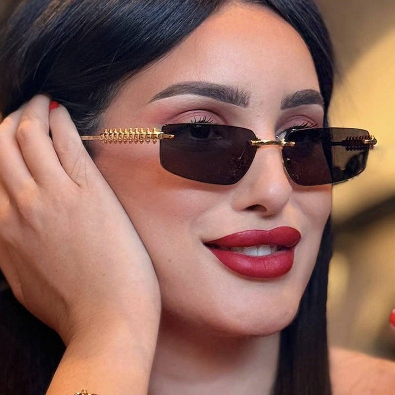 Damen quadratische Sonnenbrille mit filigranem Rahmen und luxuriösen Akzenten Brehn
