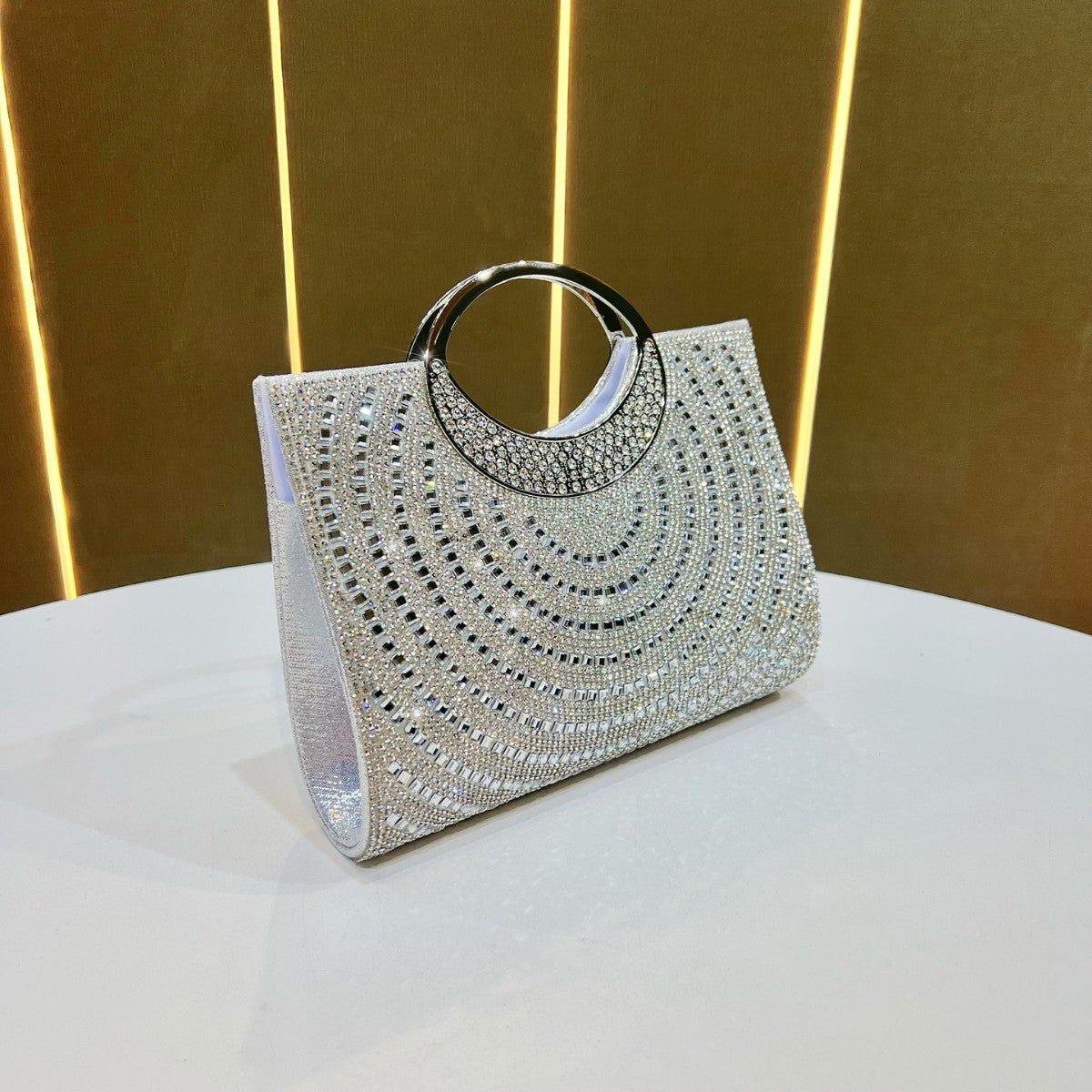 Elegante mit Kristallen besetzte Abend-Clutch