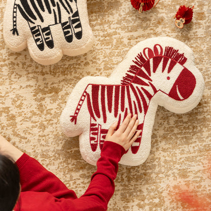 Kuschelkissen in Zebraform mit extraweichem Plüschbezug Brehn
