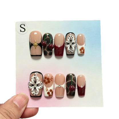 Dekorative florale und mit Juwelen verzierte Press-On Nägel