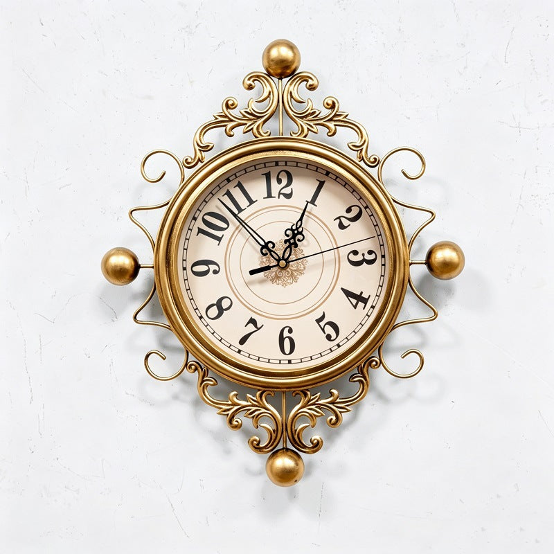 Vintage Dekorative Wanduhr mit Ornamentalem Design Brehn