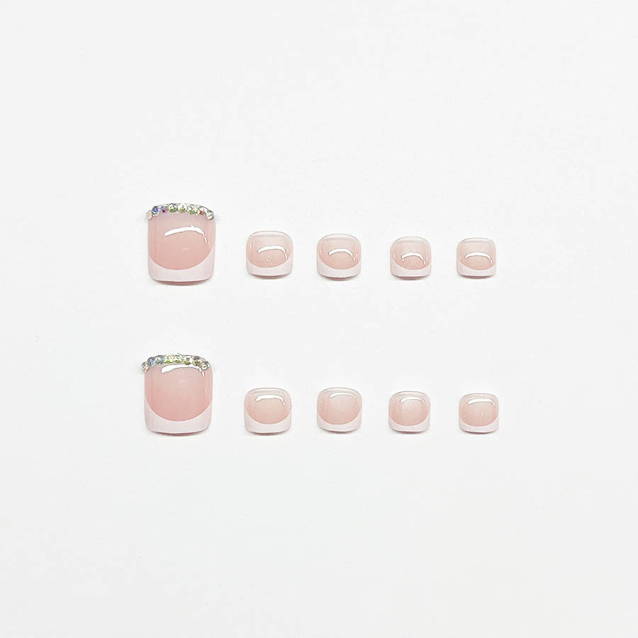 Fußnagelkunstset mit elegantem französischen Design und funkelnden Akzenten Brehn