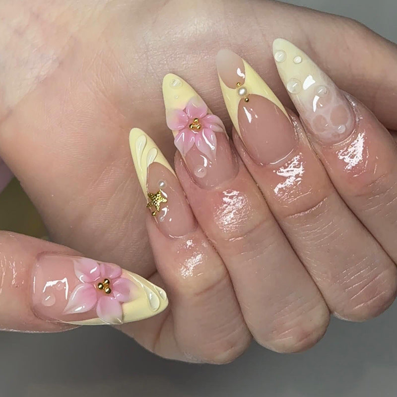 Künstlerisches Press-On Nagelset mit floralem Design Brehn