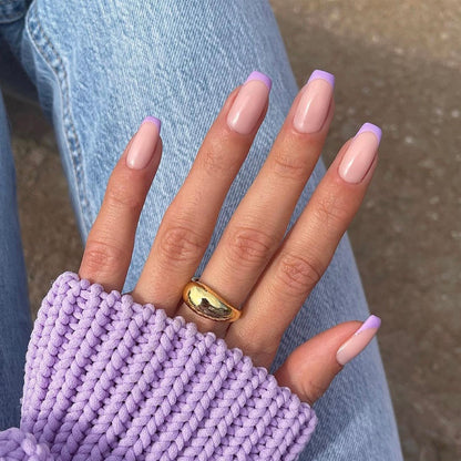 Kunstvolle Nagelverlängerungen mit elegantem Blattmuster Brehn
