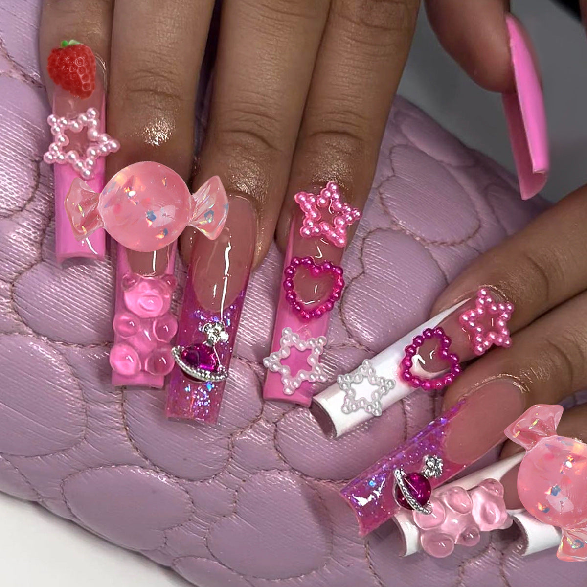 Dekoratives Kunstnagelset mit 3D-Verzierungen Brehn