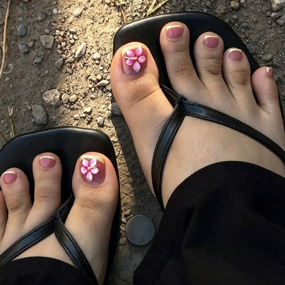 Kunstnagelset mit ausgefallenen Blütenmotiven Brehn