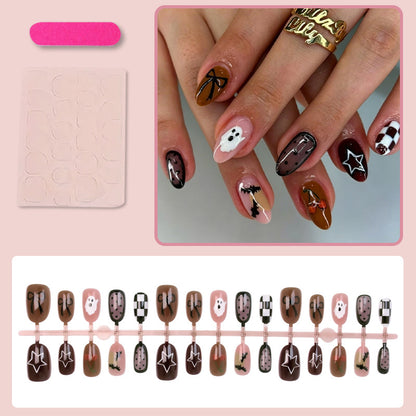 Kunstnagelset mit kreativen Halloween-Motiven und glitzernden Akzenten Brehn