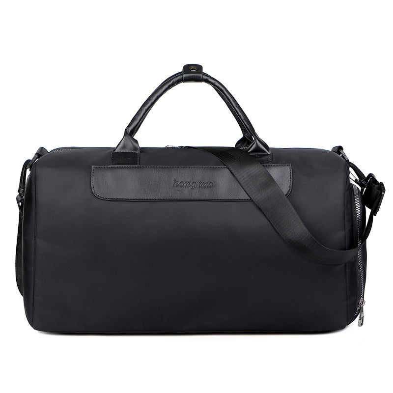 Sportliche Reisetasche Mit Einem Sicheren Innenfach Brehn