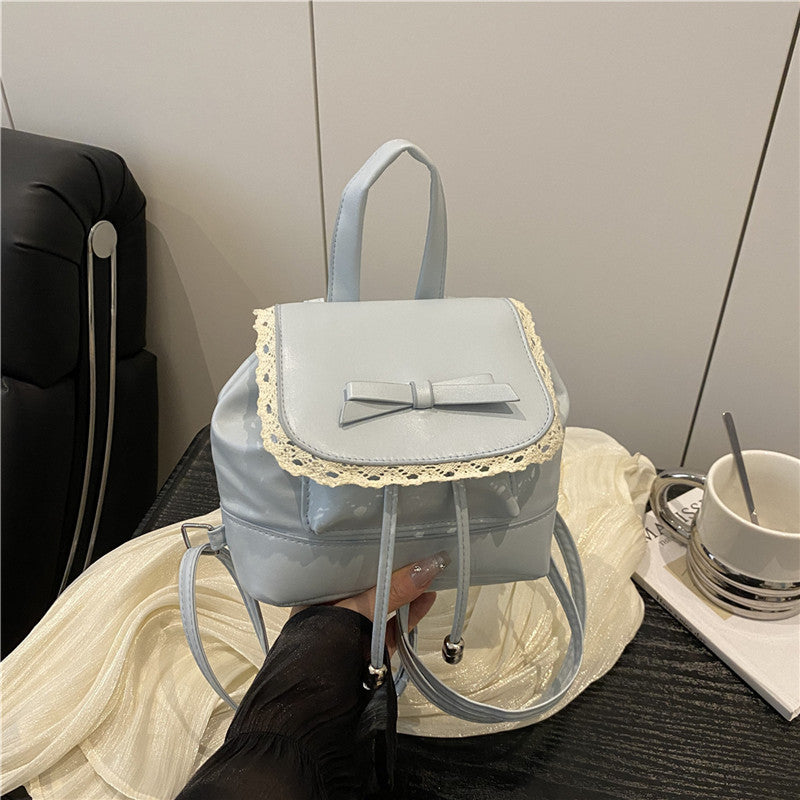 Niedlicher Mini-Rucksack mit Spitzenbesatz Brehn