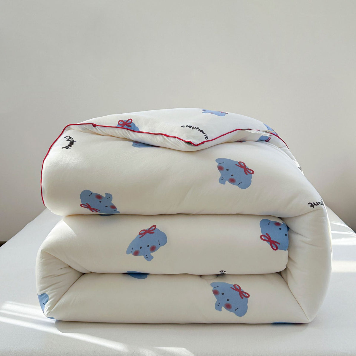Kinder-Bettwäscheset mit niedlichen Tiermotiven und gesteppter Decke