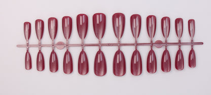 Kunstnagelset mit schimmernden Designs Brehn