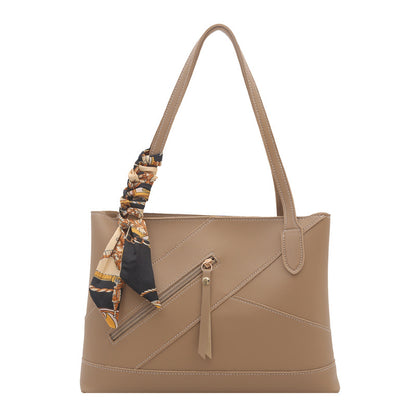 Modische Tote-Bag mit dekorativem Schal
