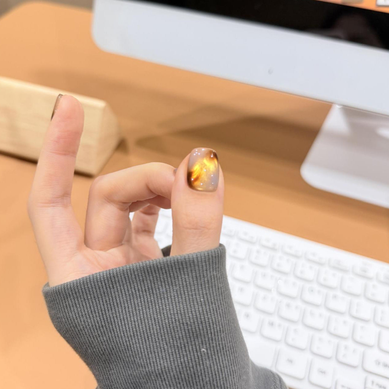 Kunstnägel mit Edlem Metallic-Design Brehn