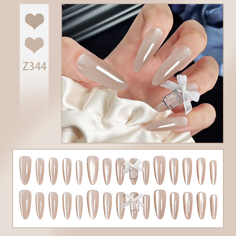 Elegante Kunstnagelspitzen mit glänzendem Finish Brehn