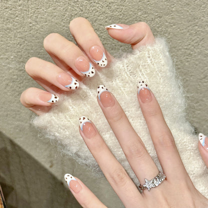Künstlerisches Press-On Nagelkunstset mit fantasievollem Design