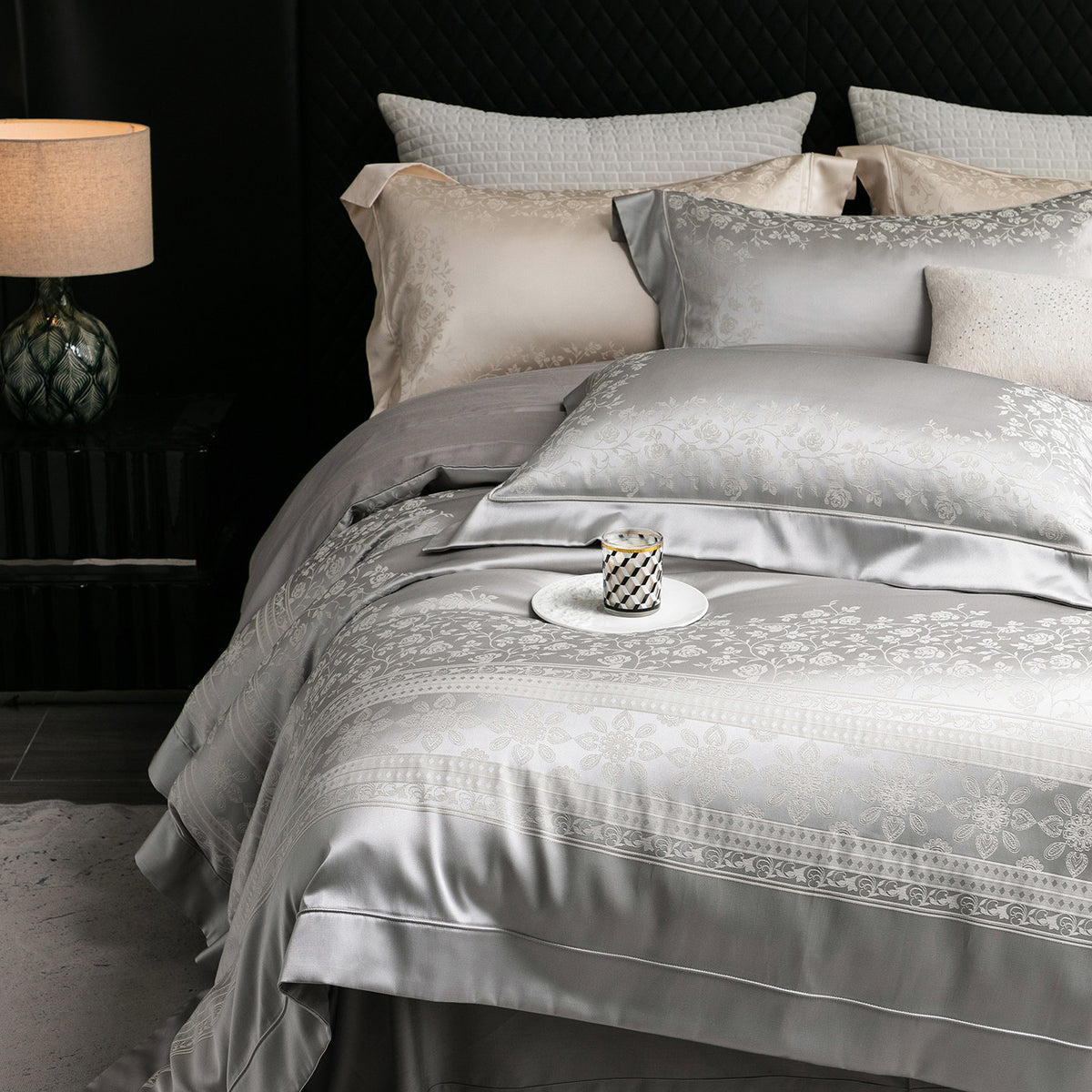 Seiden-Feel Jacquard Satin Bettbezug Set mit geprägt floralem Rand
