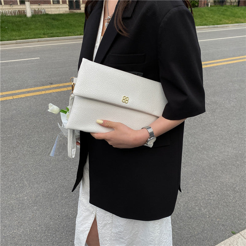 Elegante Texturierte Handgelenk-Clutch Brehn