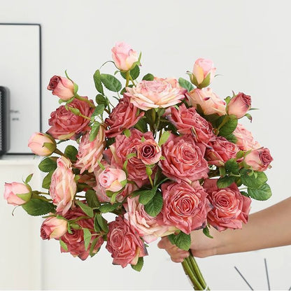 Lebensechtes Blumenstrauß-Arrangement