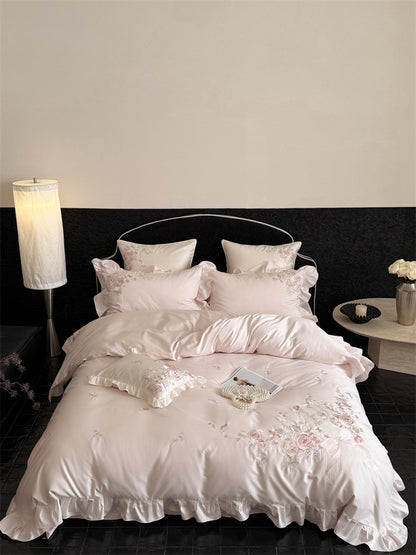 Luxuriöse Satin-Bettwäschegarnitur mit floraler Stickerei, Rüschenrand und seidig-mattem Finish Brehn