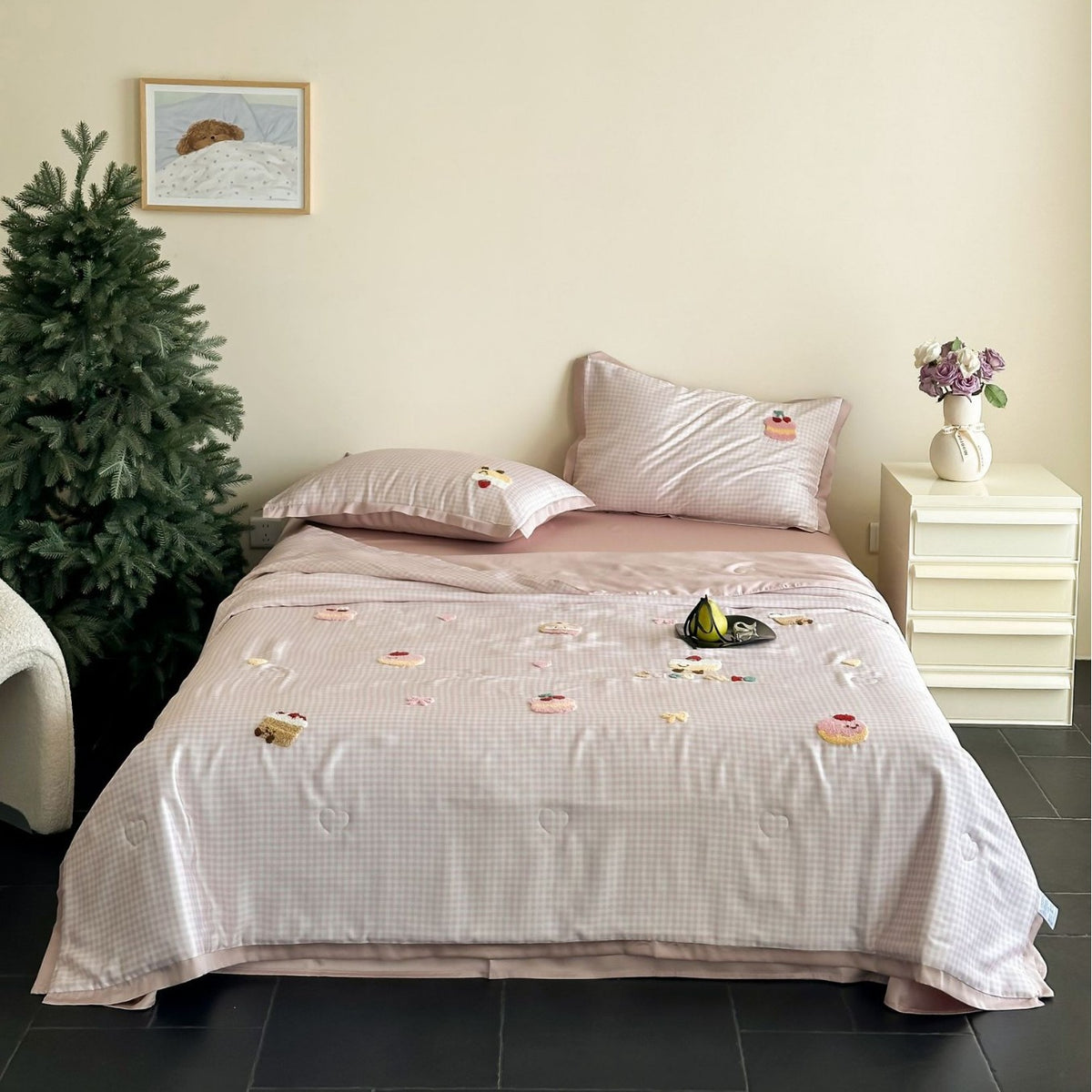 Bettwäsche-Set mit bestickten Teddy-Motiven und feinem Vichy-Karo
