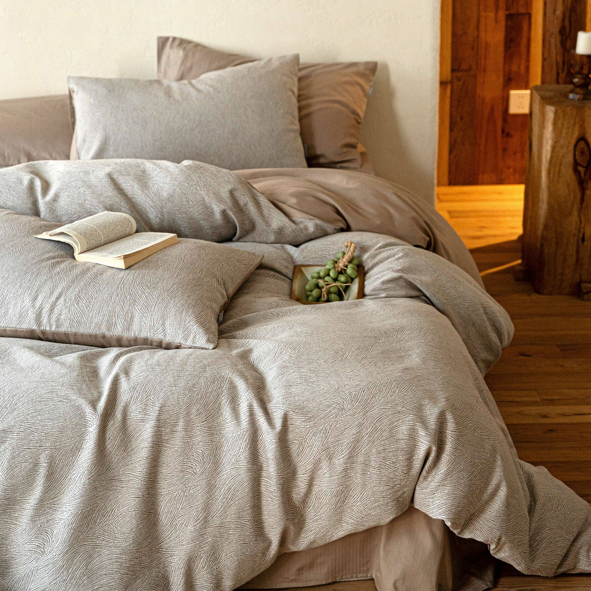 Duvetbezug-Garnitur aus Baumwoll‑Renforcé mit feinem Toile‑Blumenmuster und extraweichem Jersey‑Spannbettlaken