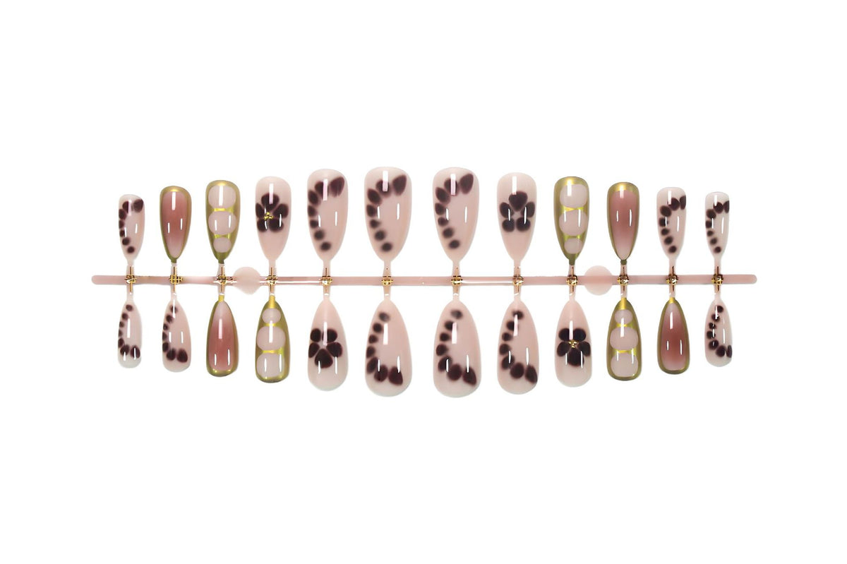 Kunstnagelset mit exquisiten floralen Motiven Brehn