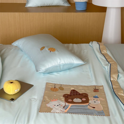 Kinder-Bettwäscheset mit applizierten Tierfiguren, satinierter Hülle und gesteppter Decke