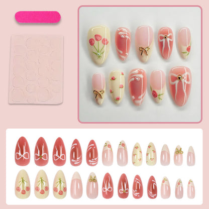 Kunstnagelset mit floralen Akzenten und elegantem Glitzer Brehn