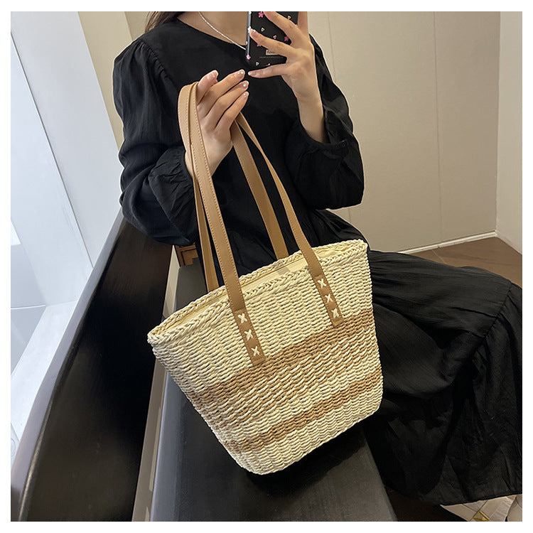 Handtasche Aus Geflochtenem Naturmaterial mit Lederakzenten Brehn