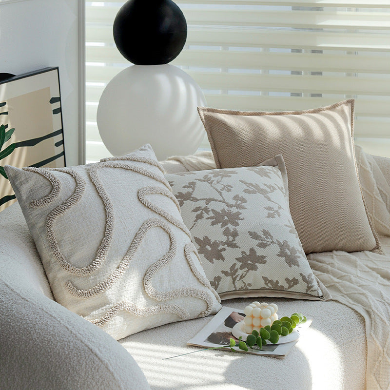 Dekorativer Zierkissenbezug mit floraler Jacquard-Struktur und Samt-Borte Brehn