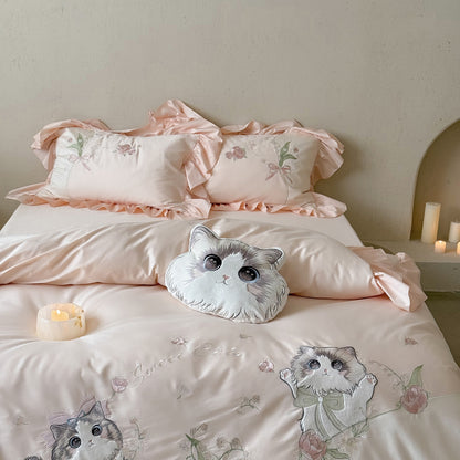 Luxuriöses besticktes Rüschensatin-Bettbezug-Set mit süßem Katzenmotiv