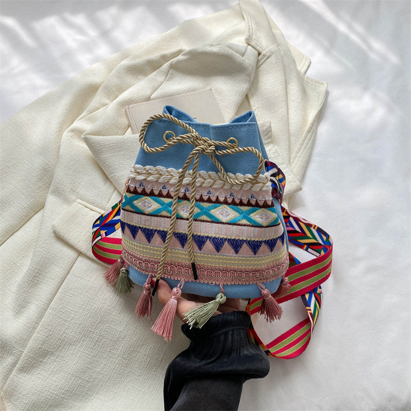 Bestickte Festival-Kordelzugtasche