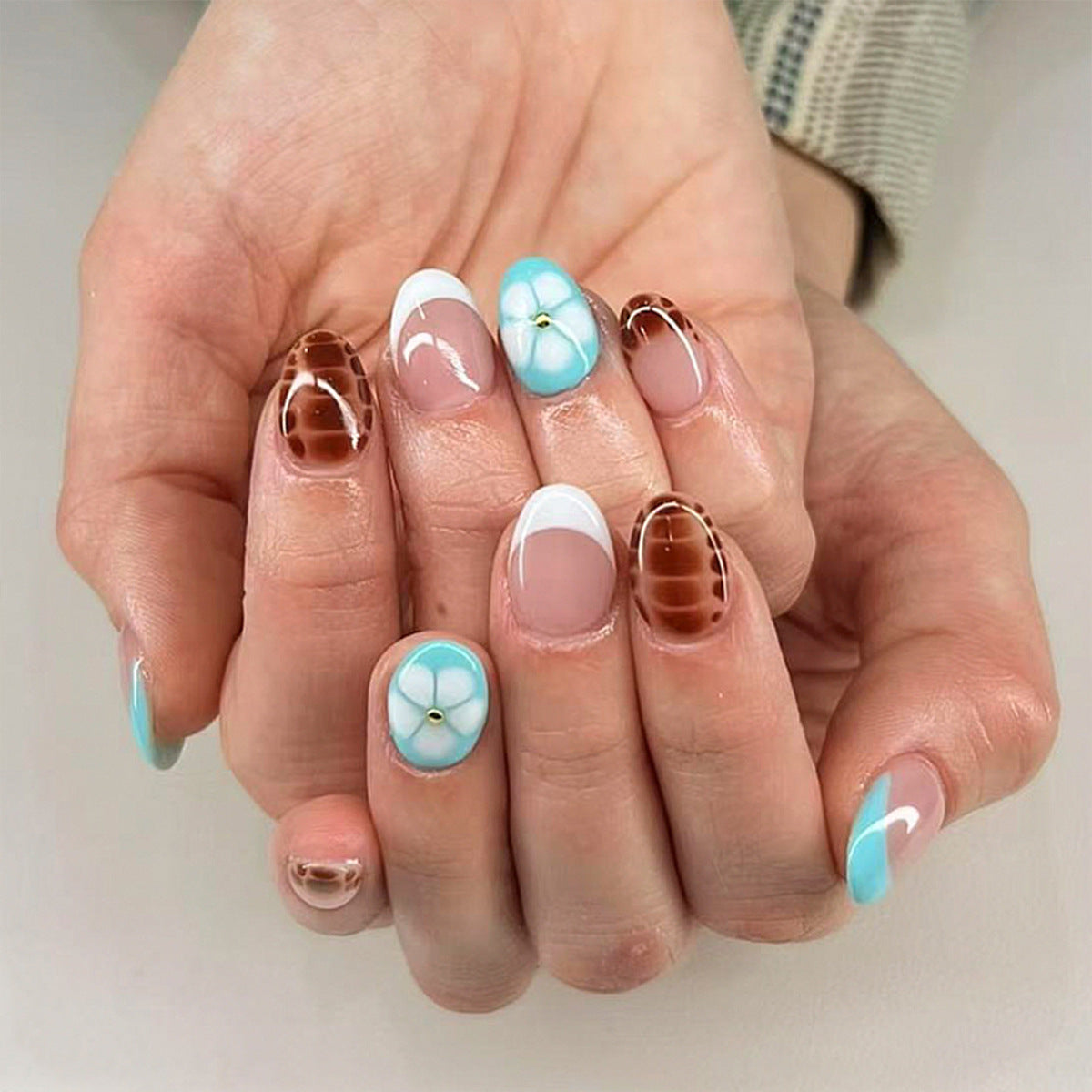 Künstlerisches Floral Acryl Press-On Nail Set Brehn