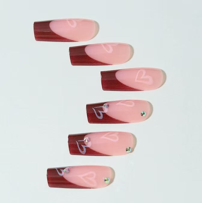 Dekoratives Press-On Nagelset mit Herzdesign Brehn