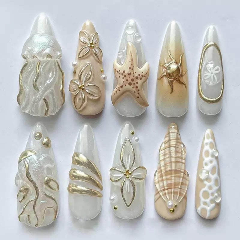 Elegante Kunstnägel mit maritimen Motiven Brehn