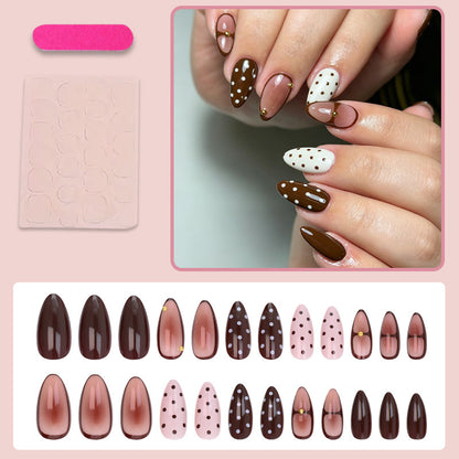 Kunstnagelset mit eleganten Akzenten und kreativen Designs Brehn