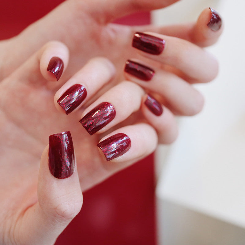 Kunstnägel mit intensivem Glanz und Glitzerakzenten Brehn