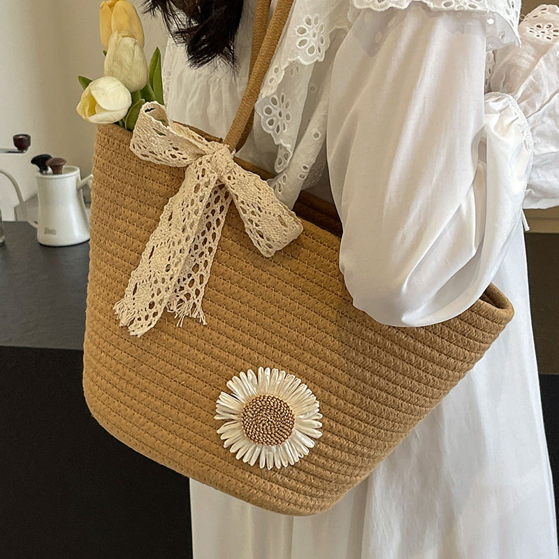 Handgefertigte dekorative Strohtasche
