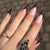 Elegantes Stiletto Press-On-Nagelset mit dekorativem Design Brehn