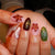 Kunstfingernägel mit Elegantem Floral-Design und Edlen Akzenten Brehn