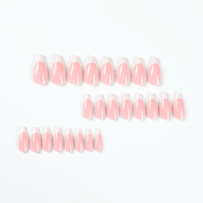 Kunstvolle Nagelkunst mit French Tip Design Brehn
