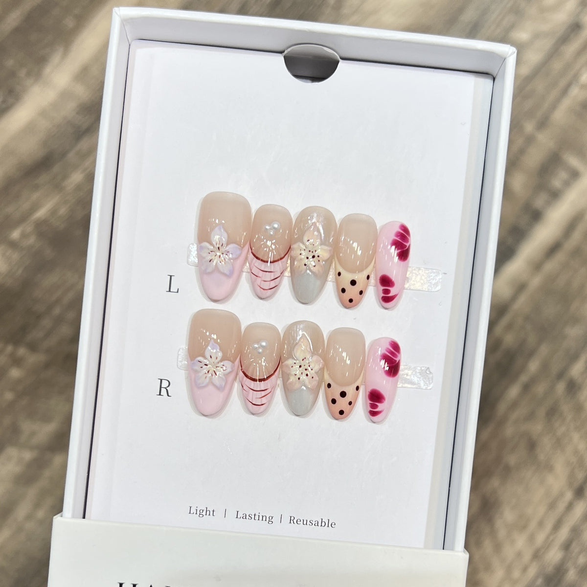 Blumen- und Punkte-Press-On-Nagelset Brehn