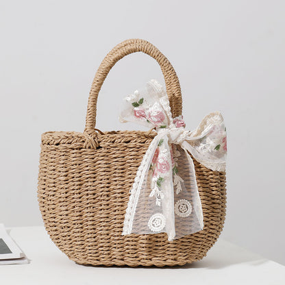 Elegante Basttasche mit Floralem Schleifendetail Brehn