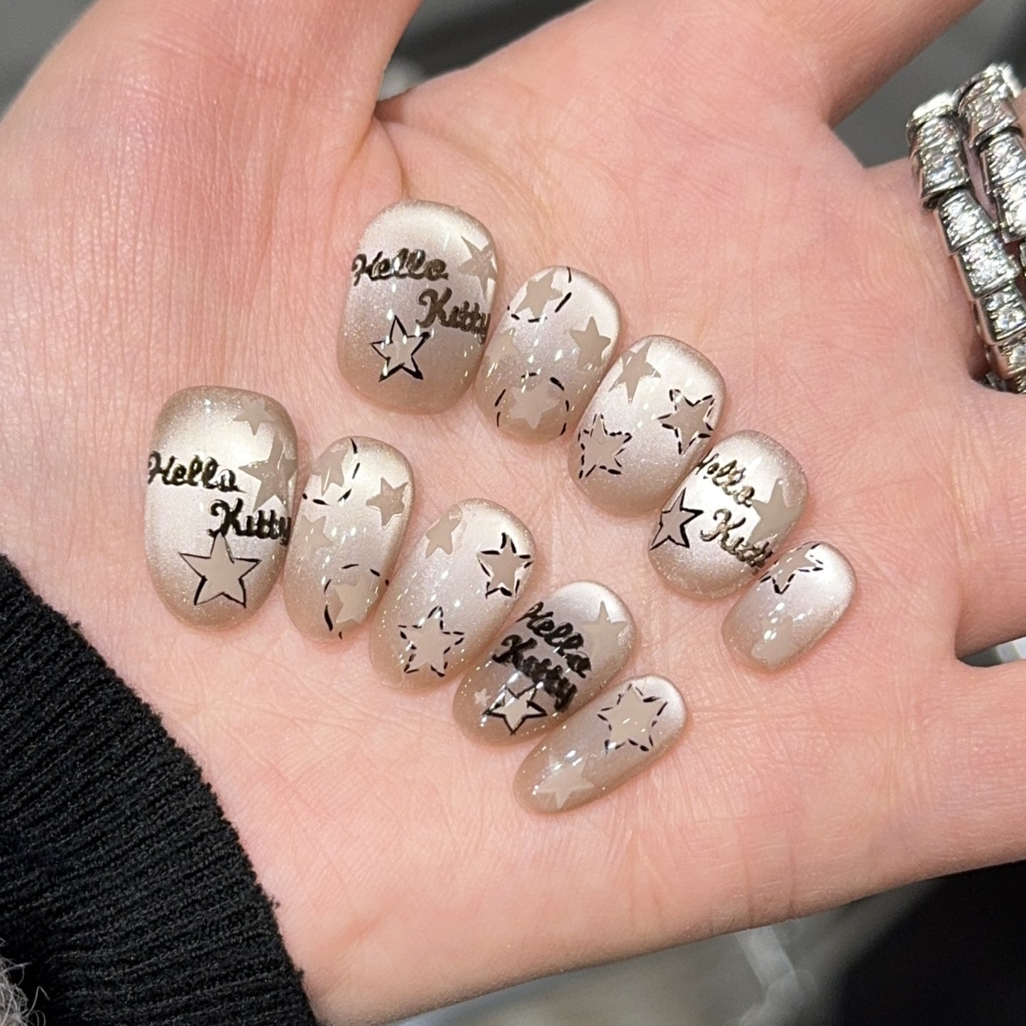 Künstliche Nagelspitzen mit Hello Kitty-Design Brehn