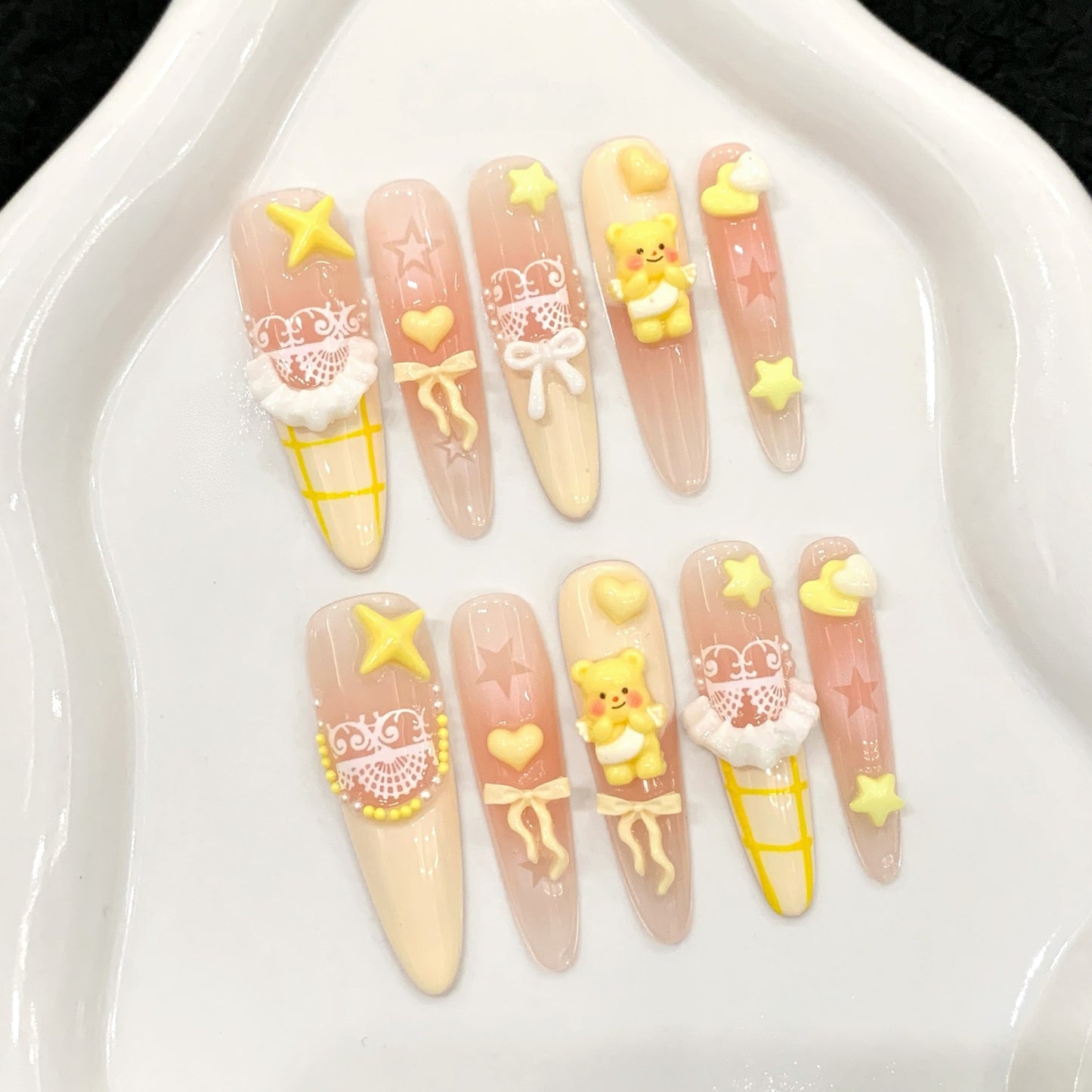 Verspielt 3D Nagelkunst Press-On Set Brehn